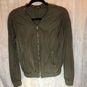 Light weight windbreak jacket